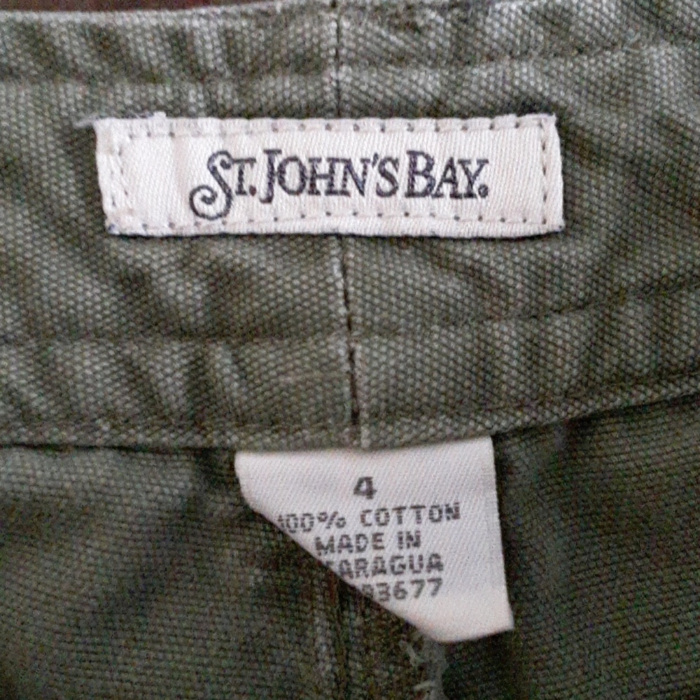 Shorts - Picture 2 of 3